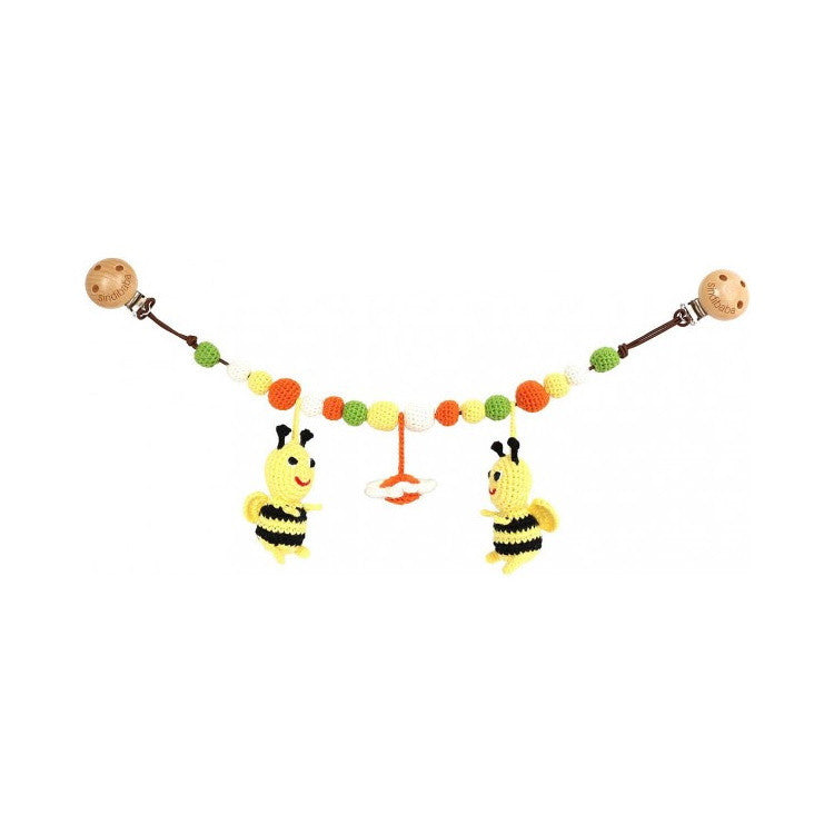 "Gehaakte wagenspanner met twee bijtjes en bloemetje van Sindibaba, handgemaakt en duurzaam voor baby wandelwagen"