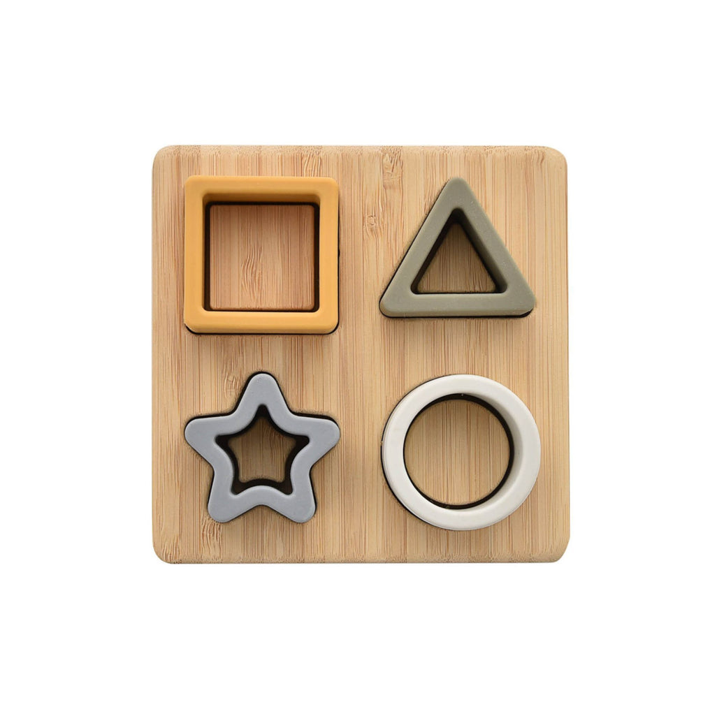 "Ster puzzel van BAMBINO BY JULIANA® met bamboe-effect hout en kleurrijke siliconen puzzelstukjes."
