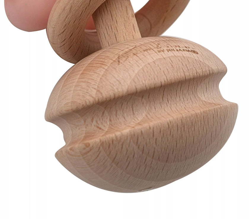 "Natuurlijke houten teether met zachte siliconen kralen, ideaal voor baby's en prachtig verpakt in een cadeaudoos."
