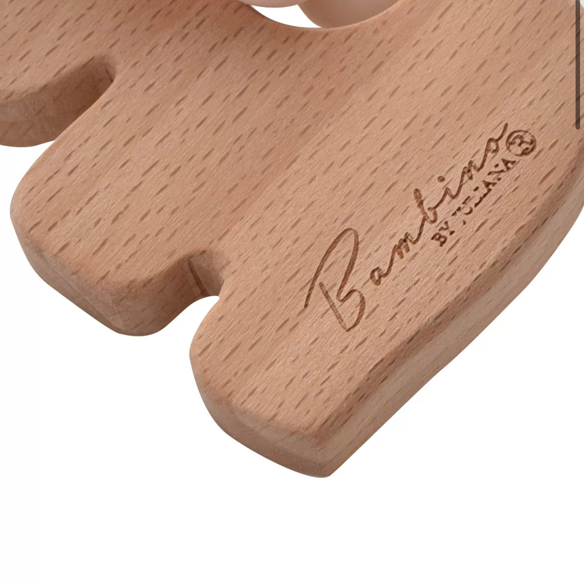 "Stijlvol verpakt olifanten bijtspeeltje in cadeaudoos met venster, ideaal als kraamcadeau."