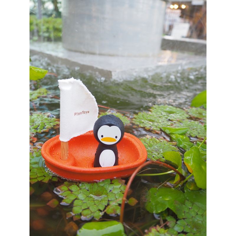 Plan Toys Houten Zeilboot met pinguïn