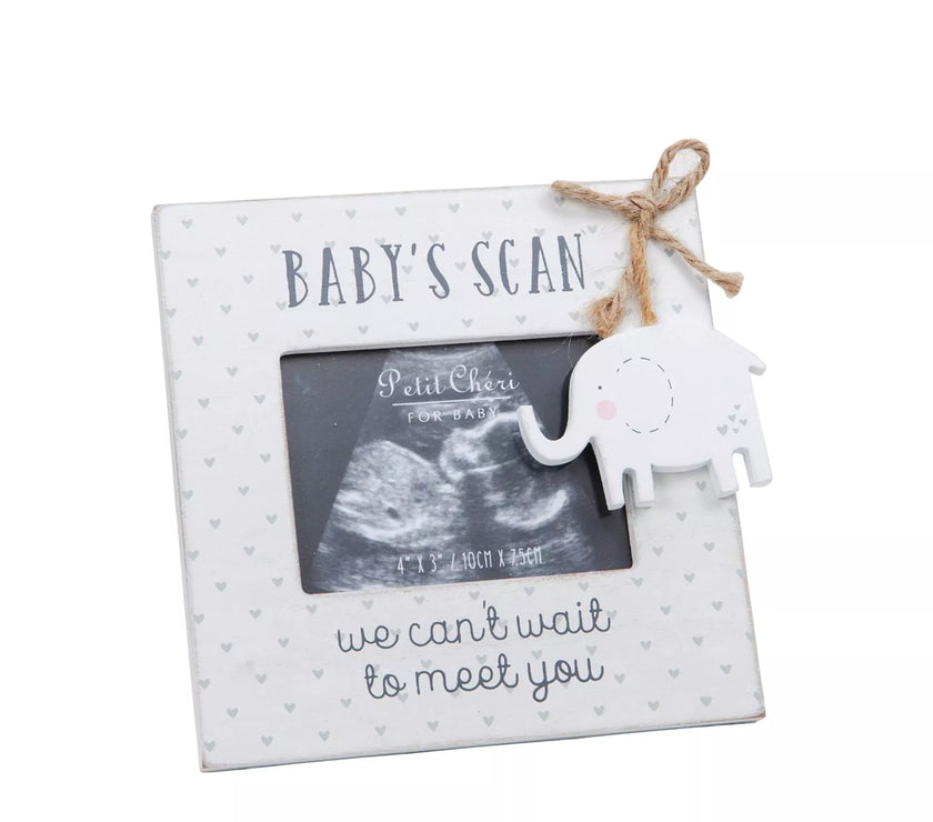 "Off-white distressed houten lijstje van Petit Cheri by CELEBRATIONS® met rustieke uitstraling en cadeaudoos."