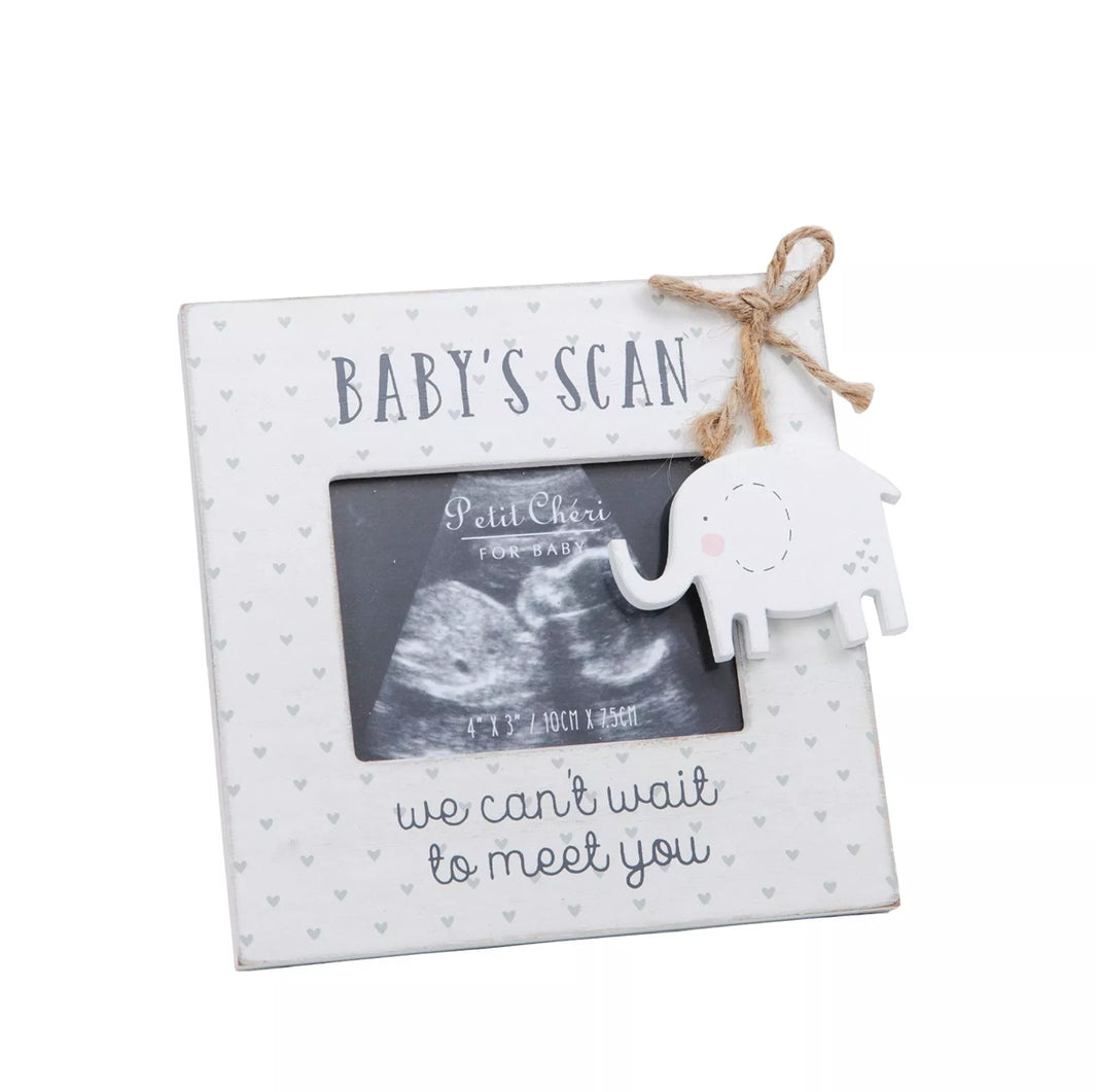 "Off-white distressed houten lijstje van Petit Cheri by CELEBRATIONS® met rustieke uitstraling en cadeaudoos."