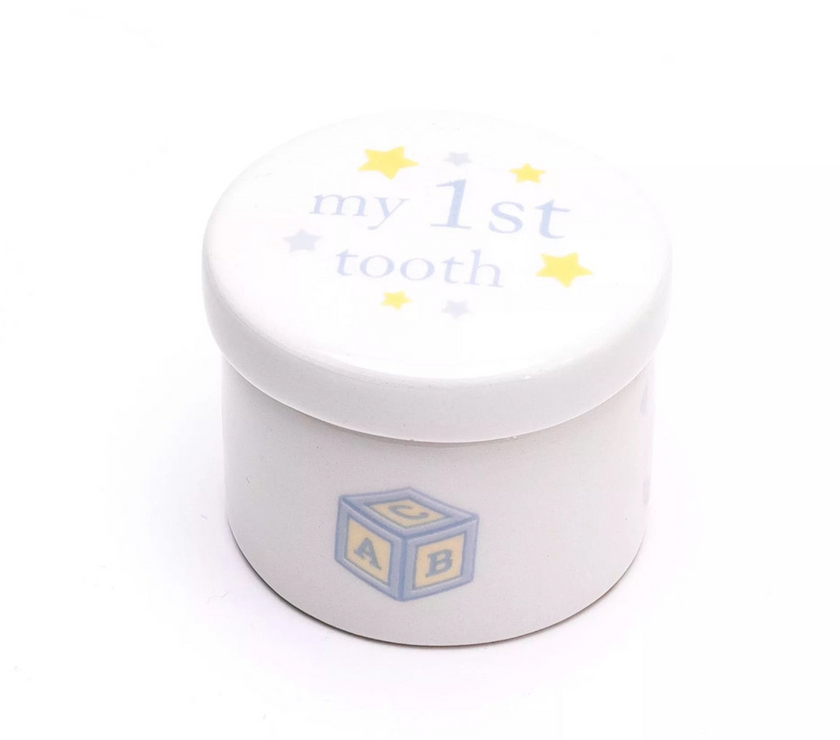 Witte keramische set met blauwe details – baby’s eerste mijlpalen bewaren in stijl